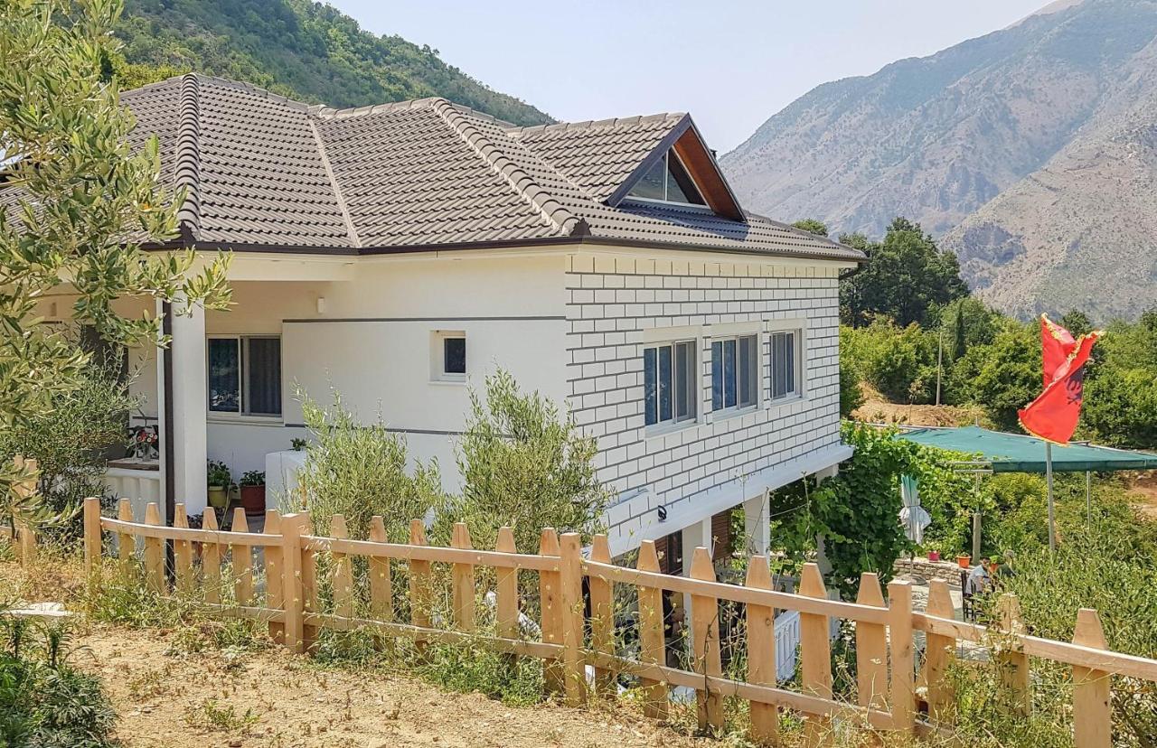 Villa Goliku Pestani Екстериор снимка